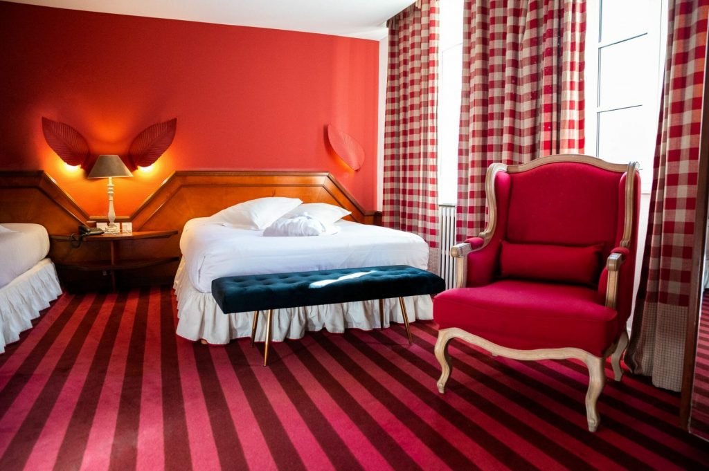 Hôtel Suisse à Strasbourg en photo 2 Chambre rouge hôtel Suisse Strasbourg